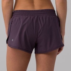 Lululemon black currant seek the heat short